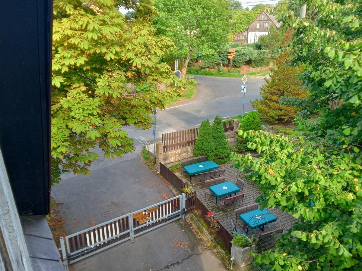Hotel U Zeleneho Stromu - Zum Gruenen Baum Hřensko Exterior foto
