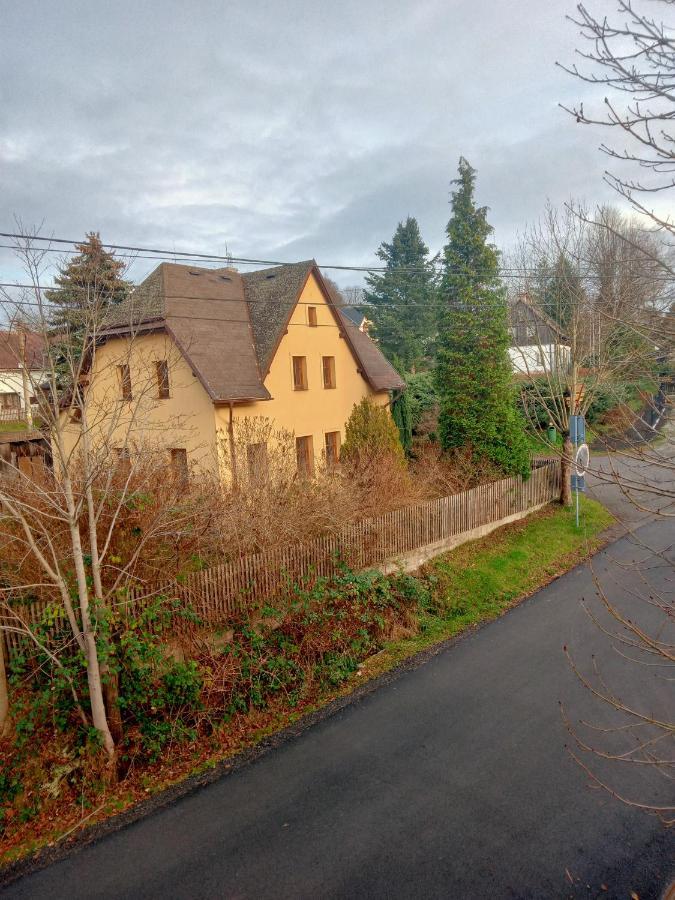 Hotel U Zeleneho Stromu - Zum Gruenen Baum Hřensko Exterior foto