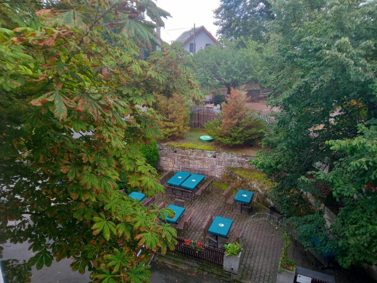 Hotel U Zeleneho Stromu - Zum Gruenen Baum Hřensko Exterior foto