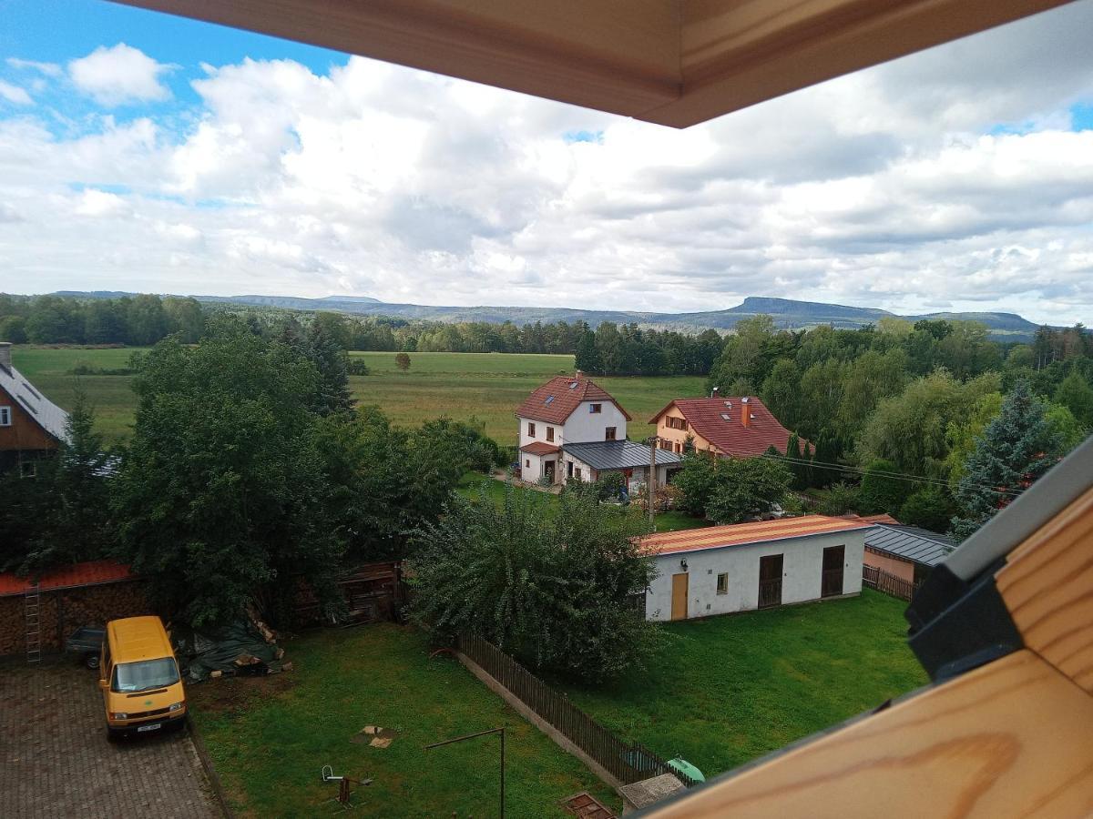 Hotel U Zeleneho Stromu - Zum Gruenen Baum Hřensko Exterior foto