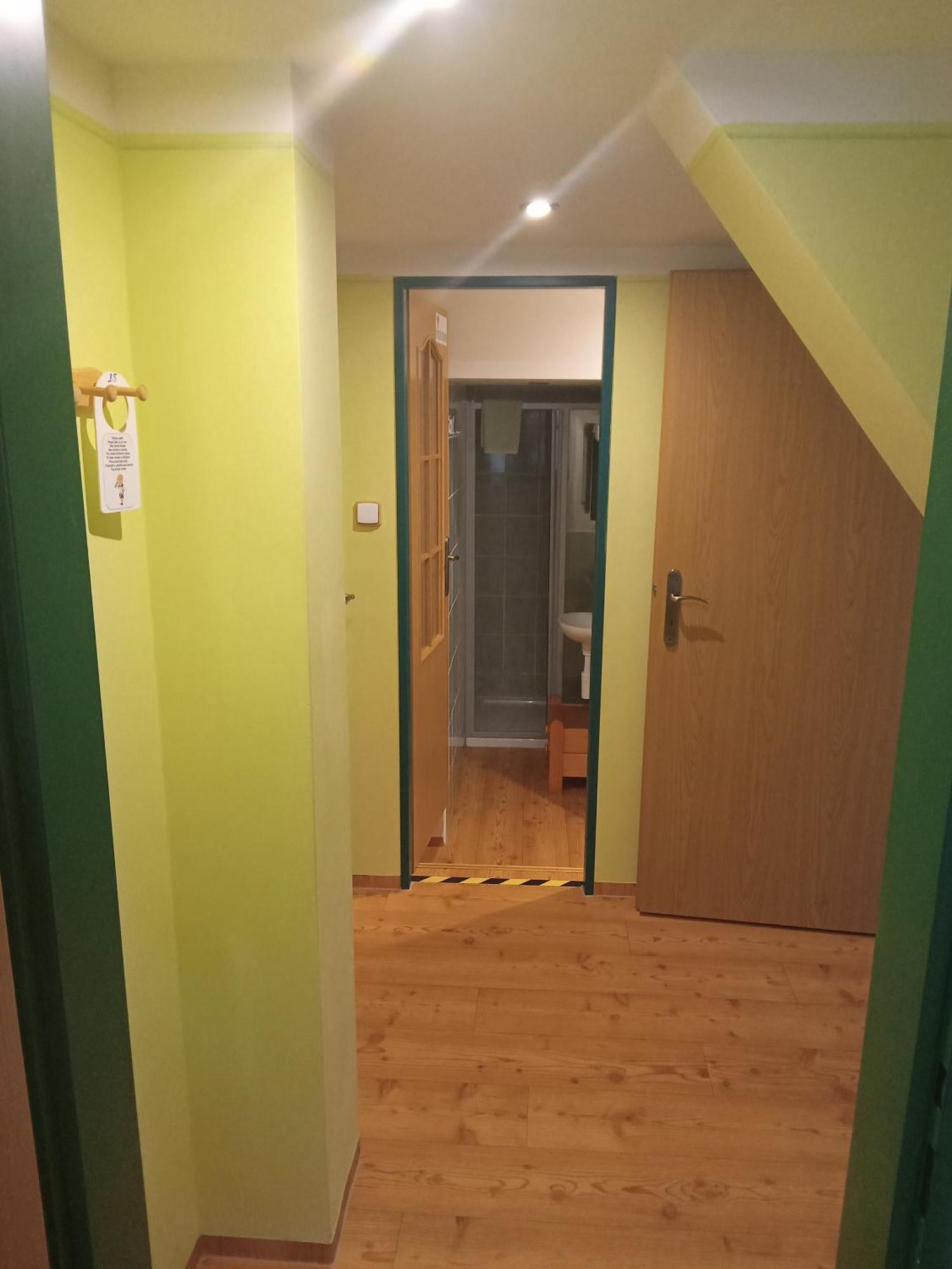 Hotel U Zeleneho Stromu - Zum Gruenen Baum Hřensko Exterior foto