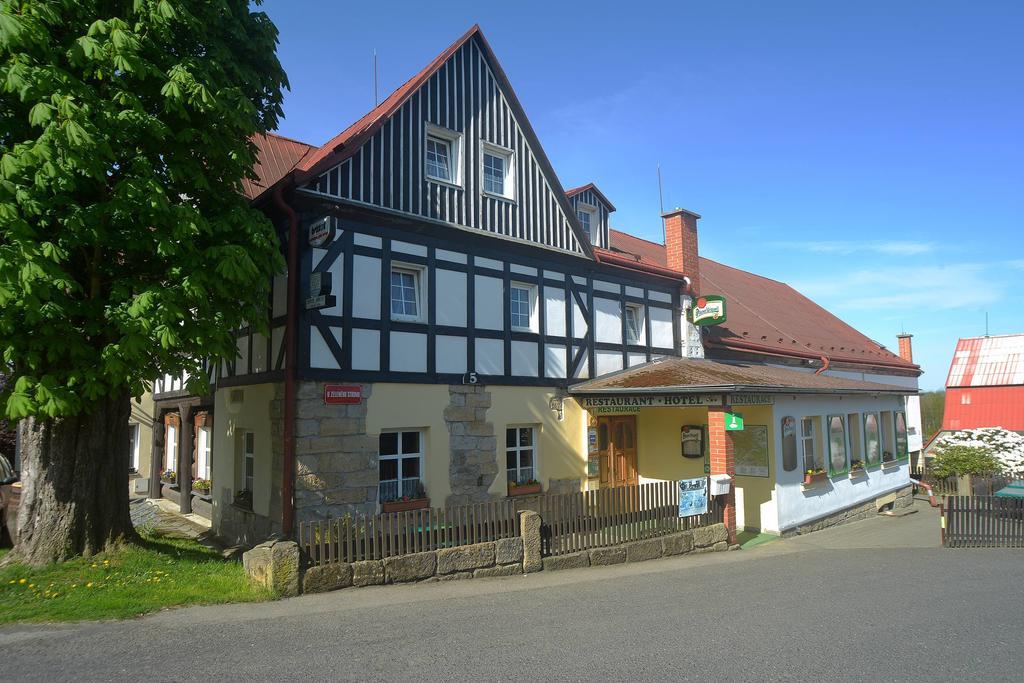 Hotel U Zeleneho Stromu - Zum Gruenen Baum Hřensko Quarto foto