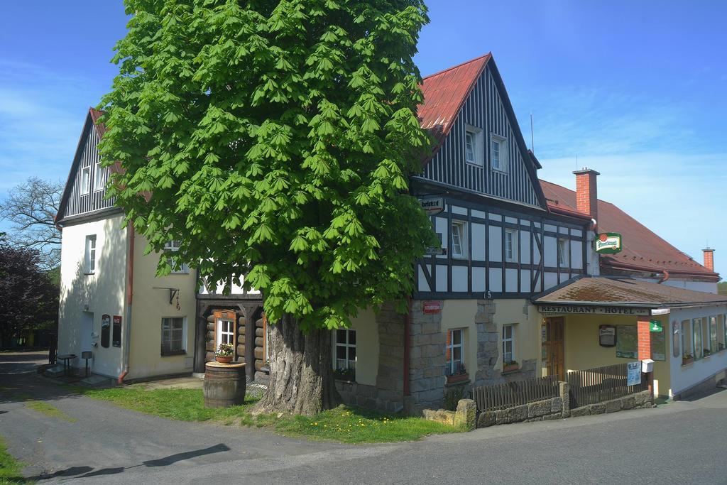 Hotel U Zeleneho Stromu - Zum Gruenen Baum Hřensko Quarto foto
