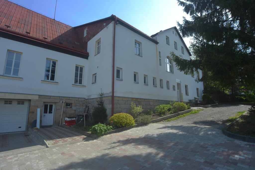 Hotel U Zeleneho Stromu - Zum Gruenen Baum Hřensko Quarto foto